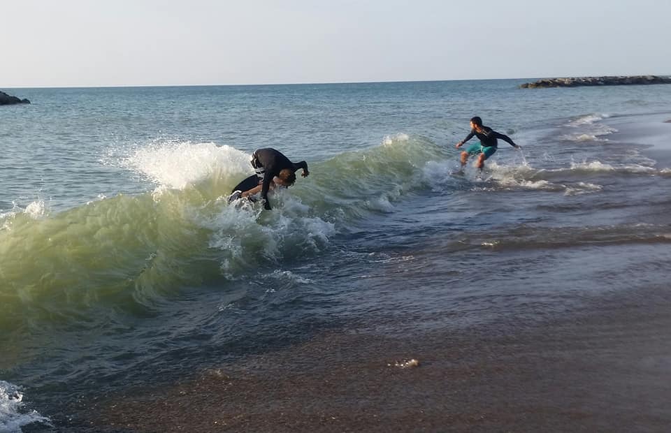 Skimboard wave riding hotsell